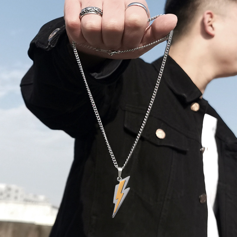 ins小闪电项链男潮个性嘻哈钛钢吊坠小众男士挂件百搭潮牌装饰品