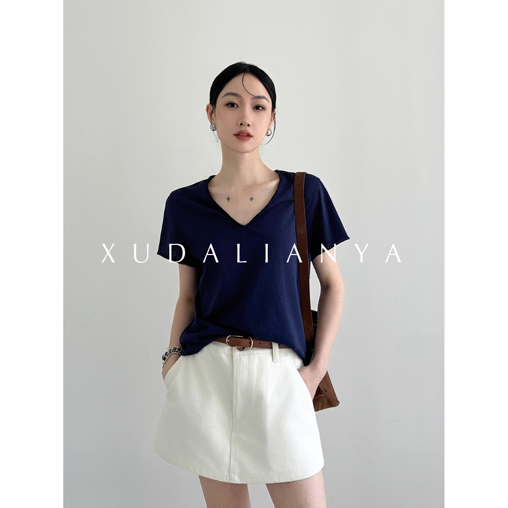 徐大脸吖定制 基础松弛感正肩上衣夏季韩系天丝亚麻V领冰爽T恤女图片
