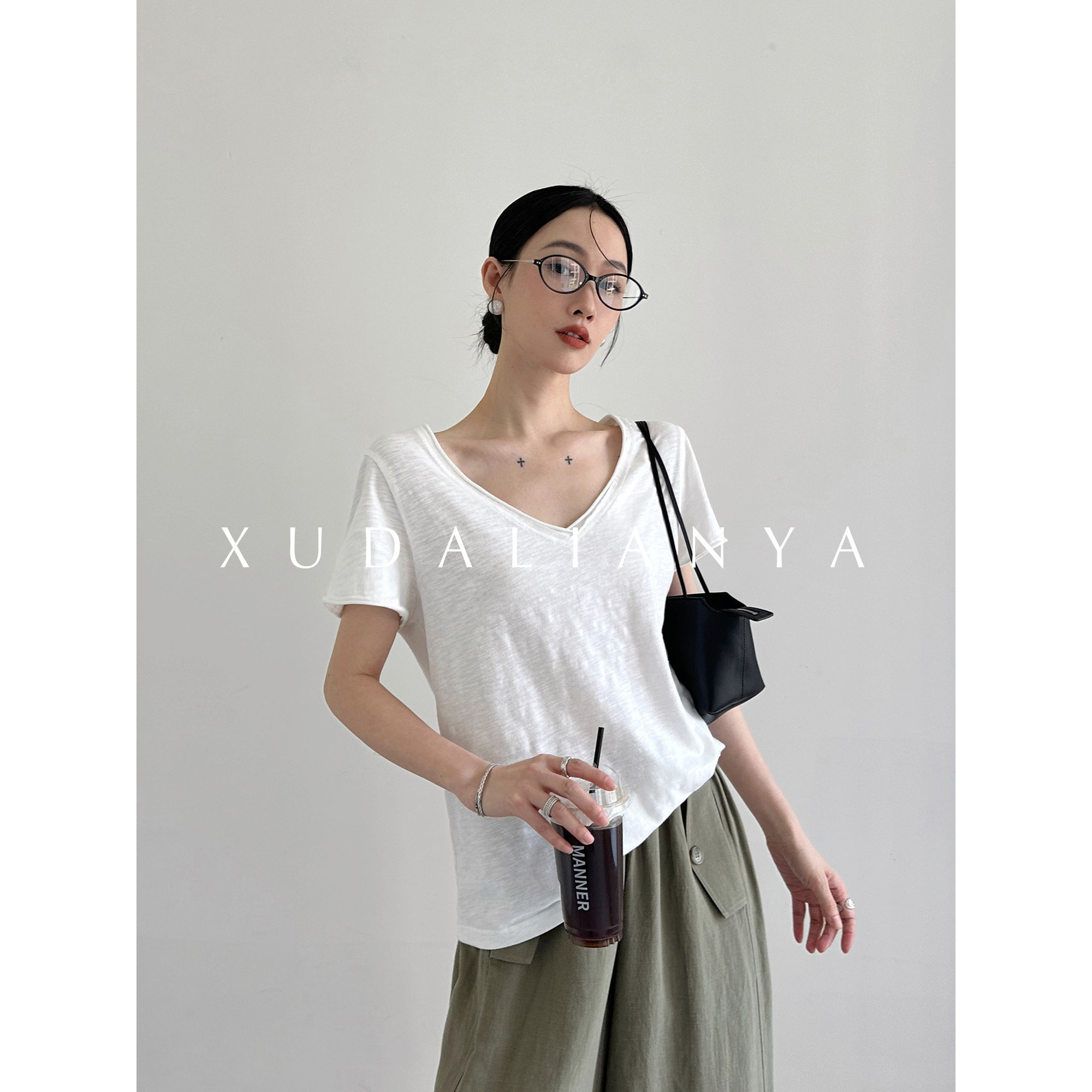 徐大脸吖定制 松弛感百搭正肩白t夏显瘦纯棉卷边V领短袖T恤女上衣图片