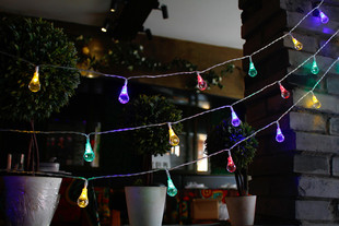 新款遥控LED小彩灯宝石小灯泡雨滴灯串闪灯宿舍房间电池装饰灯