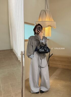 灰色立领外套 撞色背心 豹纹腰带气球裤