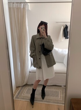 灰绿色宽松中长款工装皮衣