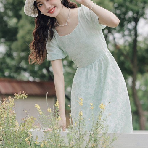 森系方领连衣裙女2025新款夏季法式碎花绿色长裙子收腰显瘦翠花裙