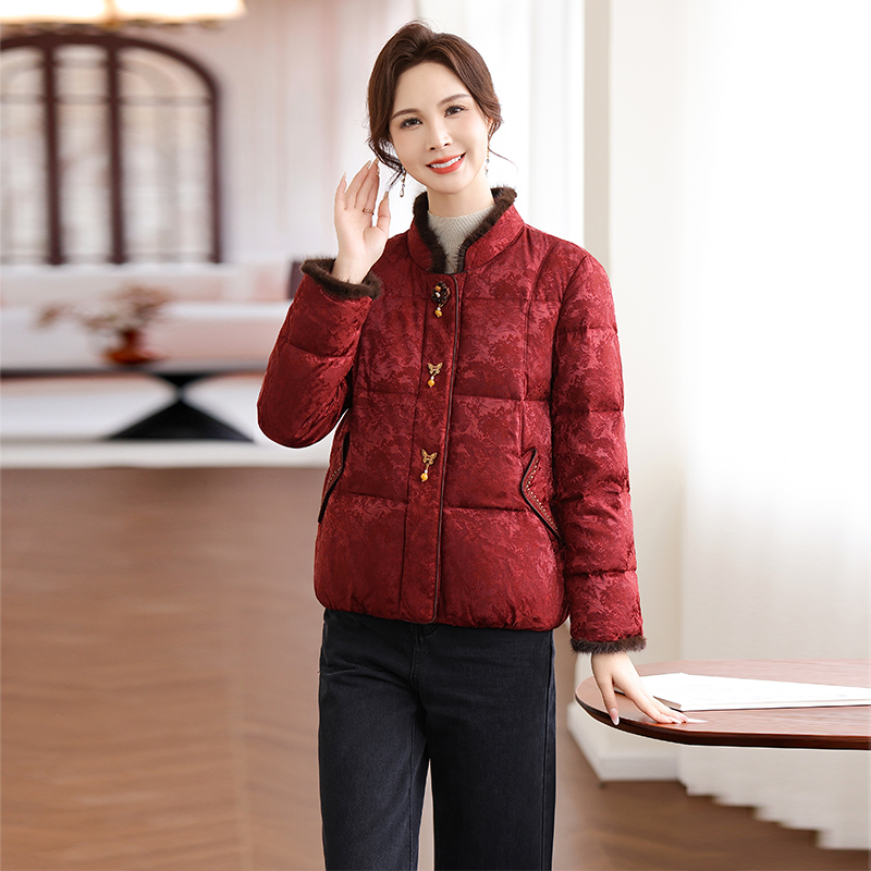 新中式妈妈冬季羽绒服女短款2025冬新款中老年洋气白鸭绒保暖外套