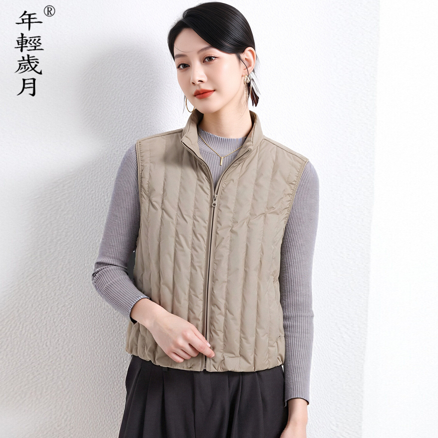 短款鹅绒羽绒马甲女2026秋冬新款立领简约百搭外穿无袖羽绒服马夹