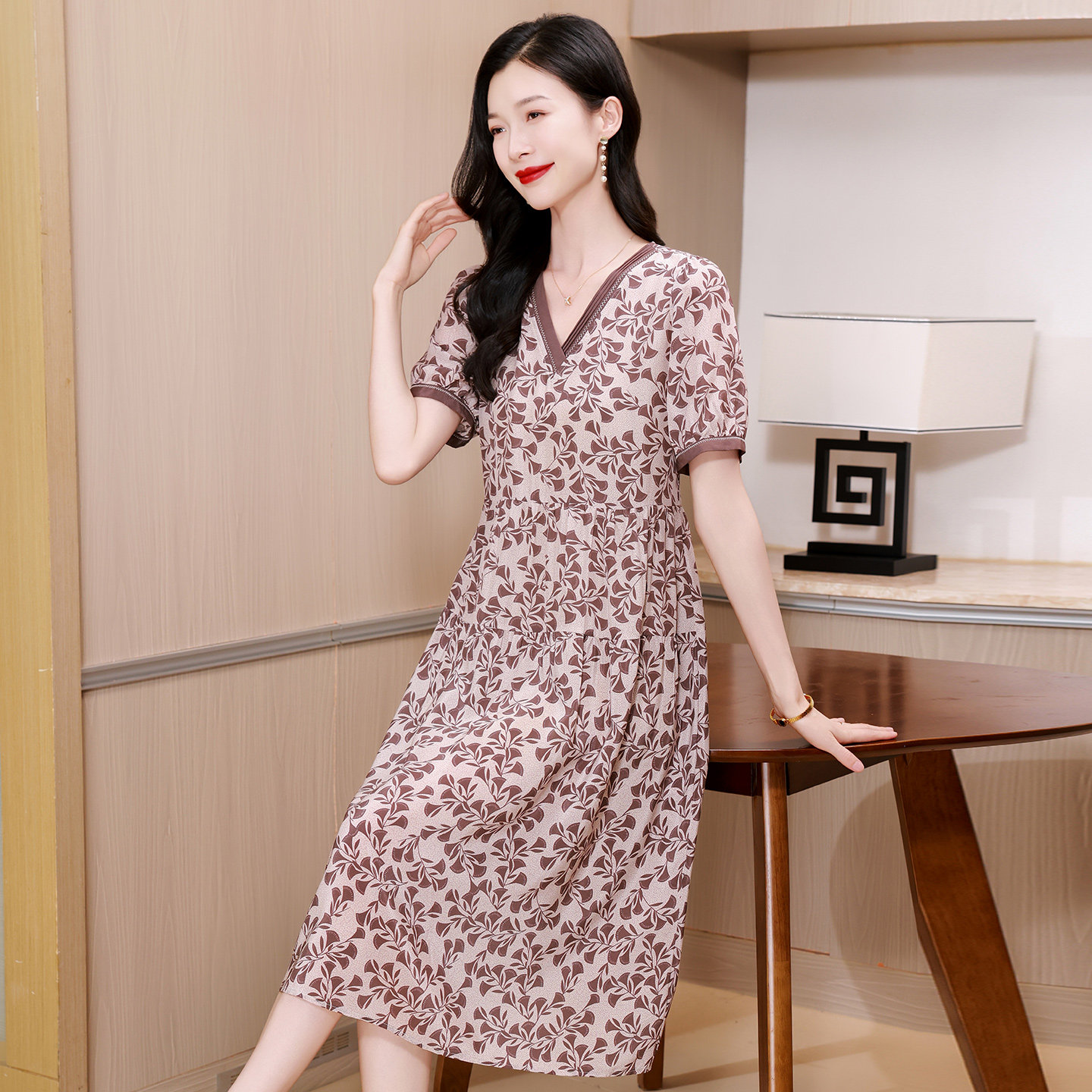 淑女风V领碎花真丝连衣裙女2026夏季新款桑蚕丝显瘦气质减龄裙子