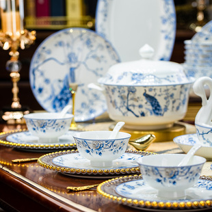 青花孔雀新款碗碟套装家用中式陶瓷器轻奢高级感骨瓷餐具乔迁碗盘