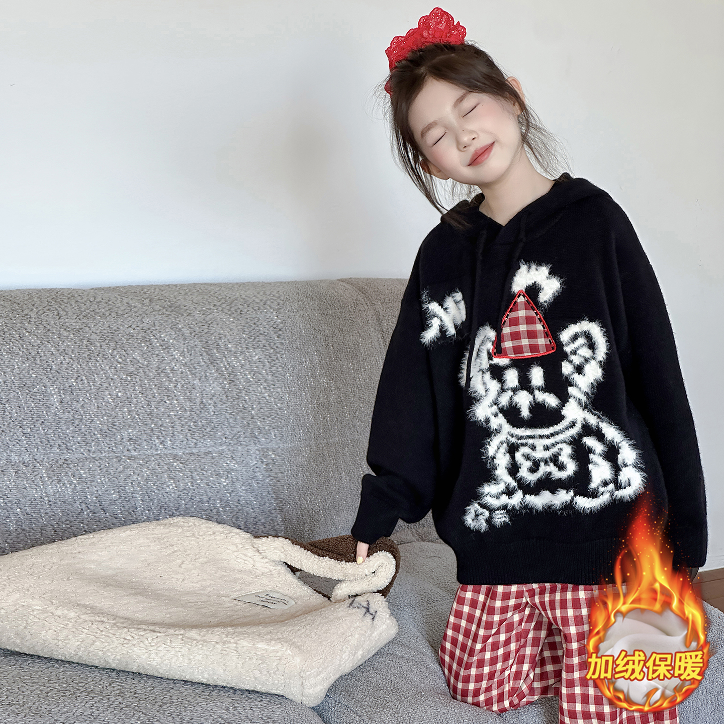 女童加厚连帽小狗毛衣卡通风冬装