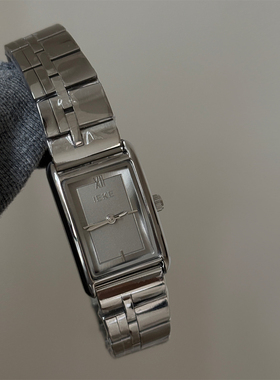 格雷灰色低饱和方形极简风手表女款小众精致复古通勤时装女士腕表