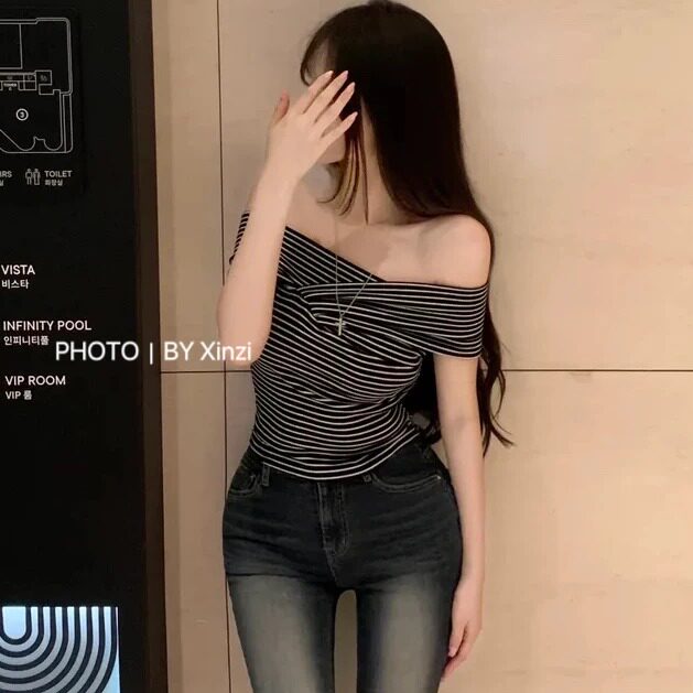 韩式交叉一字肩条纹显瘦T恤女