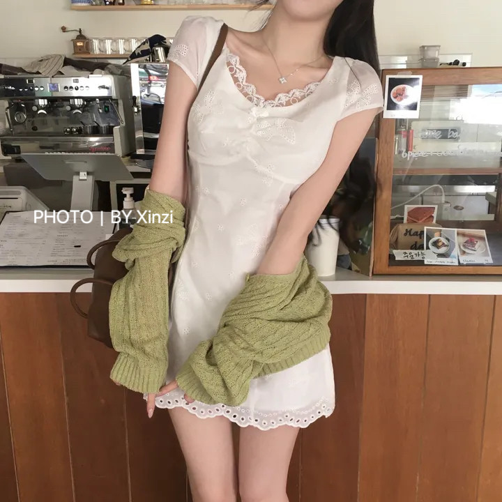 法式蕾丝拼接短袖显瘦小白裙