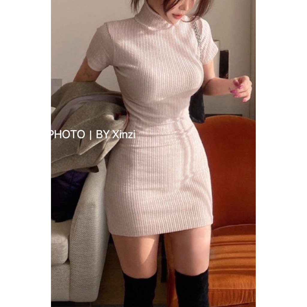 针织修身连衣裙女高领短袖显身材