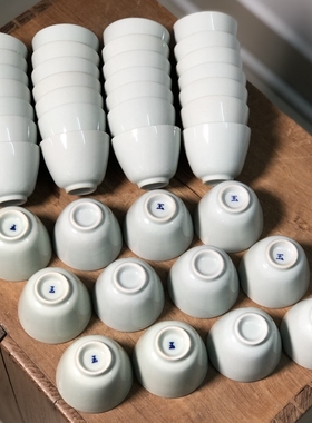 【微瑕】玉字茶杯主人杯豆青釉厚实80年代出口库存龙窑柴烧老瓷器