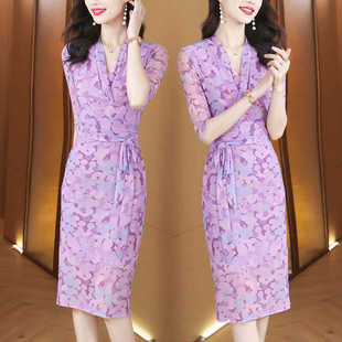 法式名媛风碎花V领连衣裙女秋季新款中袖超修身显瘦气质包臀裙子