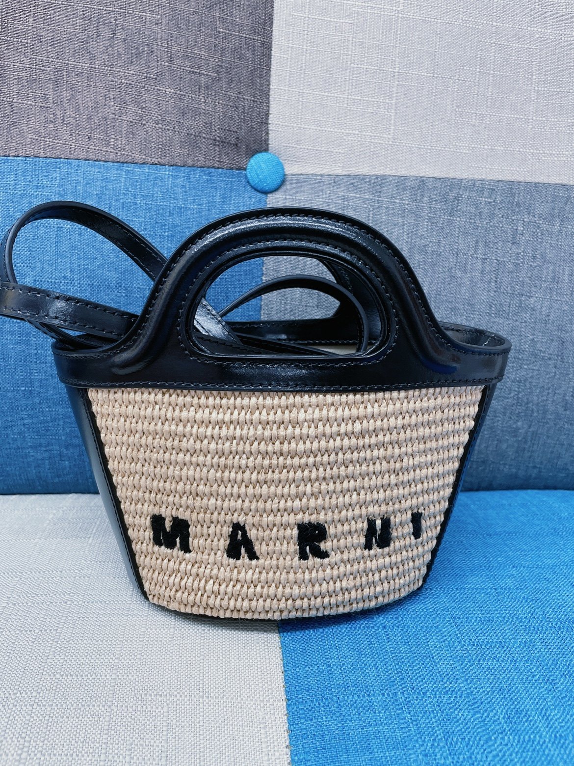 橘子小姐在日本 marni菜篮子最小号草编包女拼接牛皮单肩斜跨包