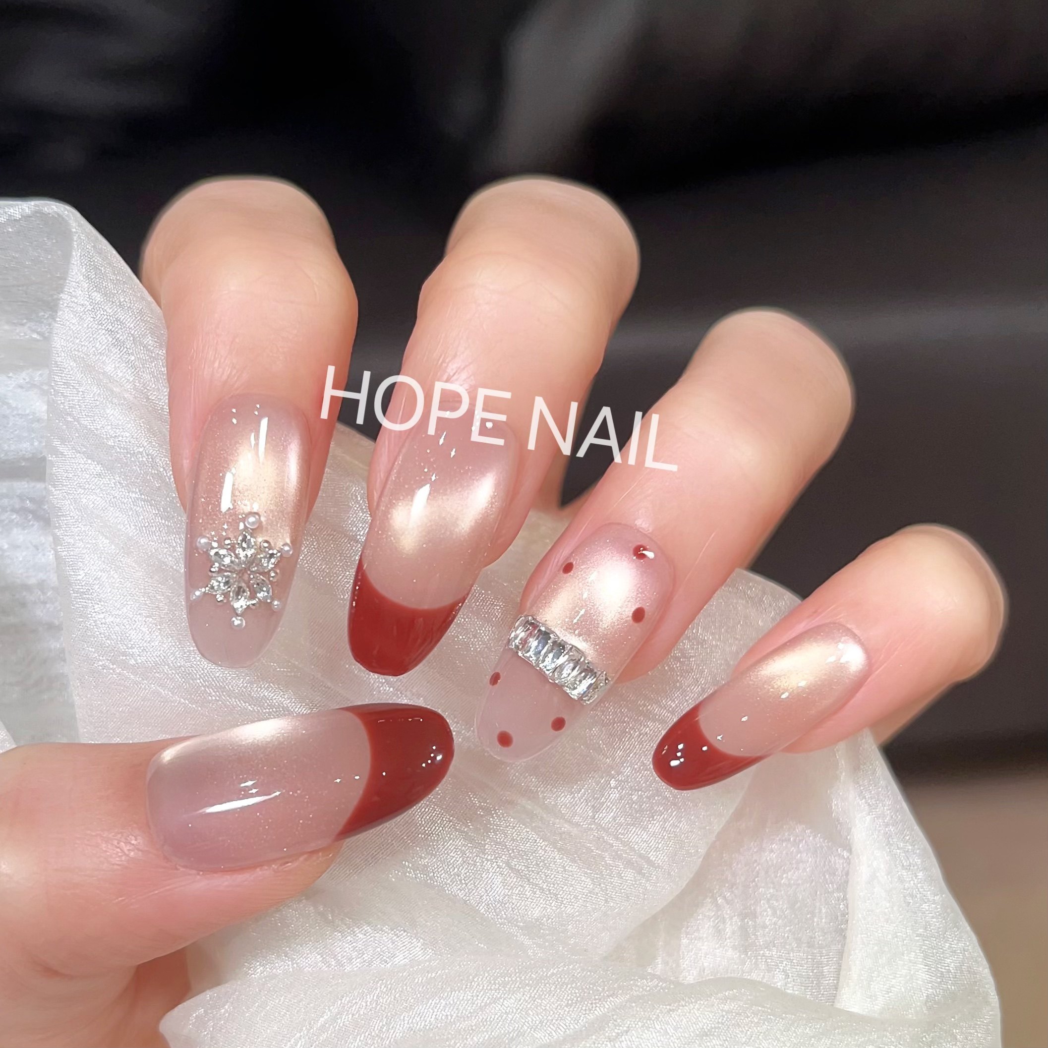 【红色恋人】秋冬法式猫眼爆闪新娘红色手工穿戴甲高级感显白美甲