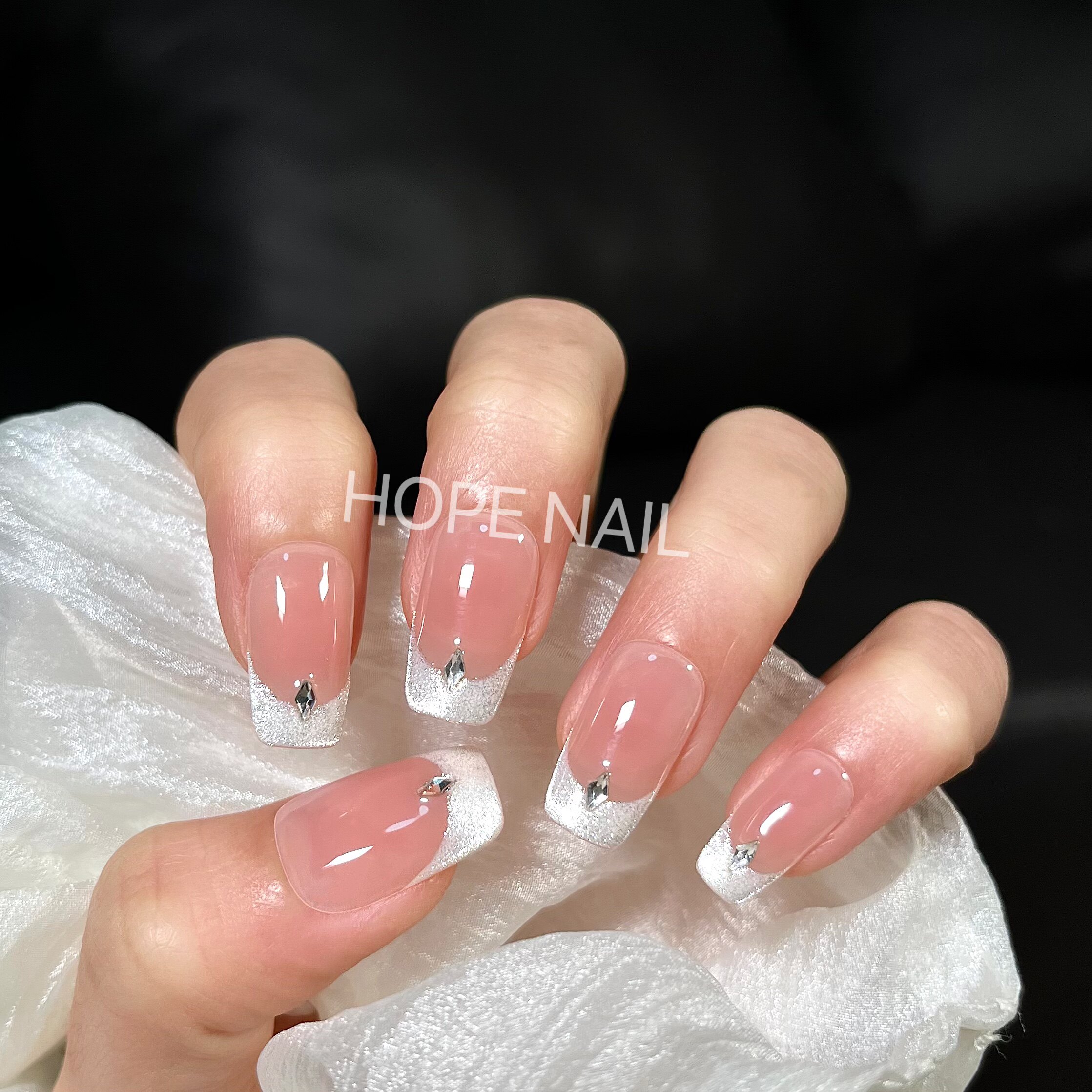 【奶油法式】轻奢白色法式猫眼手工穿戴甲温柔气质显白腮红美甲贴