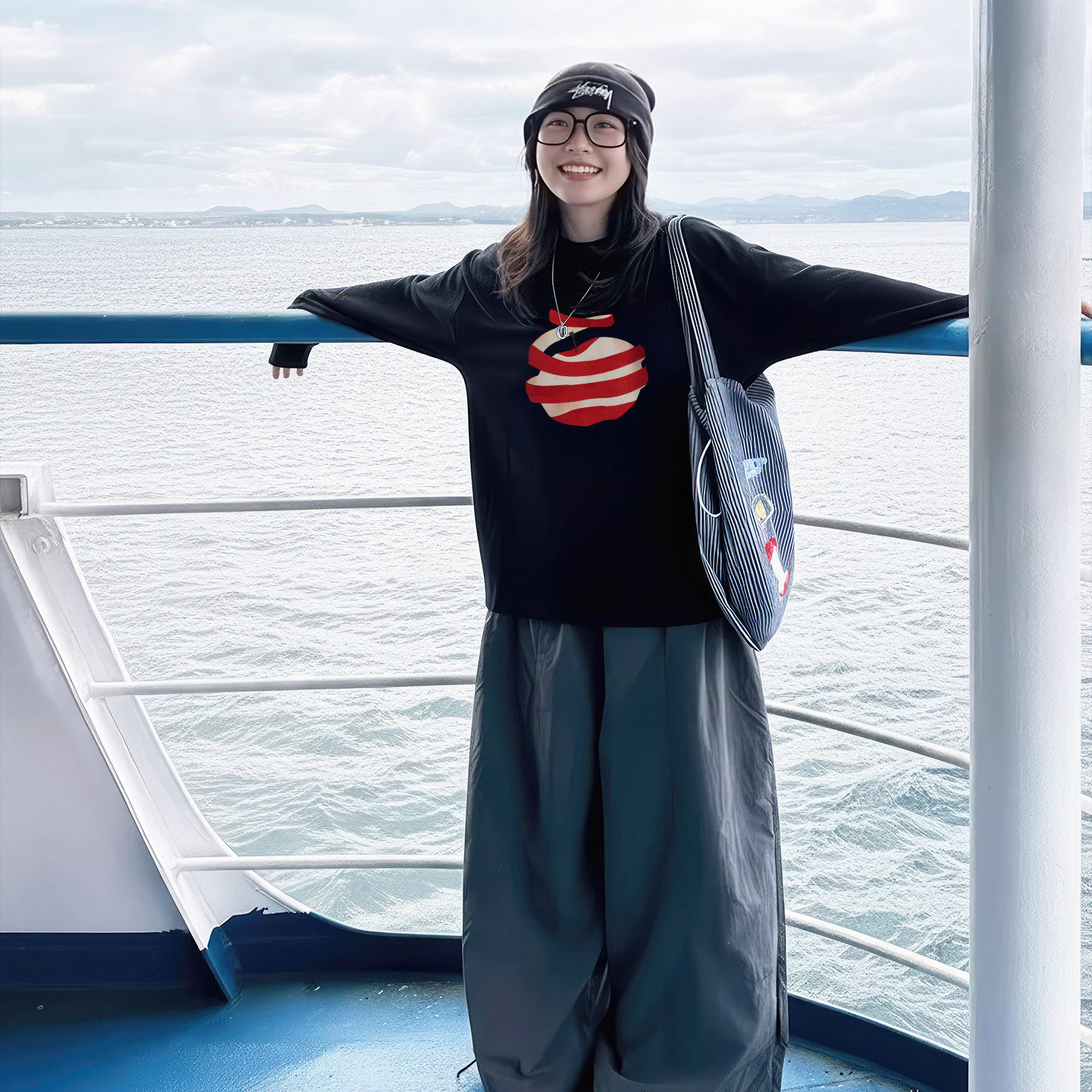 黑色纯棉长袖t恤女宽松打底衫2026新款春秋可外穿独特超好看上衣