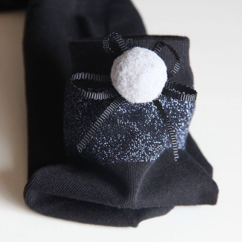 女士黑色 亮线球球蝴蝶结 短袜 四季款 材质好 可爱淑女个性袜子
