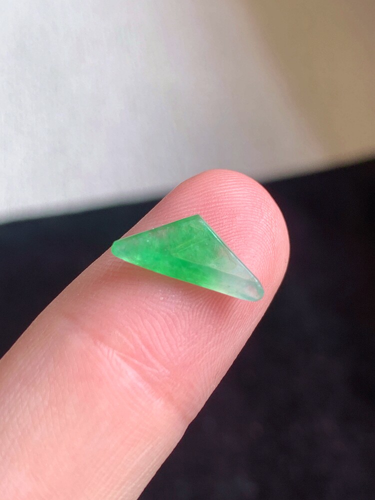 节贤玉器珠宝天然a货翡翠0308裸石冰种飘阳绿三角形戒面镶嵌送证