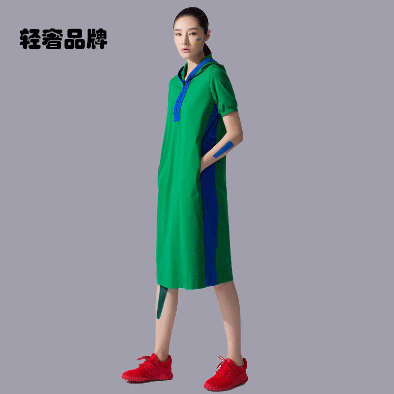 朗姿约定拼色2018夏季针织棉休闲宽松女装短袖中长款连帽连衣裙女