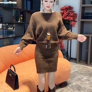 高级感针织连衣裙女2025秋冬新款修身显瘦收腰中长款包臀毛衣裙子