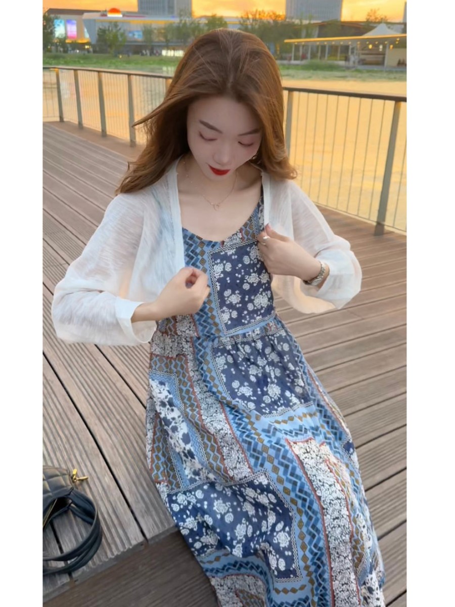 法式高级感碎花吊带连衣裙女夏季新款高端精致气质波西米亚风长裙