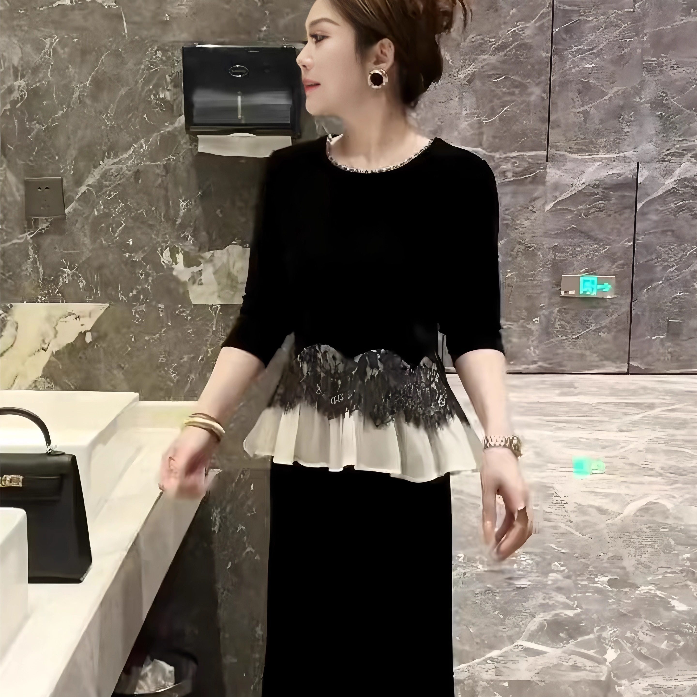 金丝绒蕾丝拼接打底衫女秋冬2025新款修身显瘦减龄内搭洋气短上衣