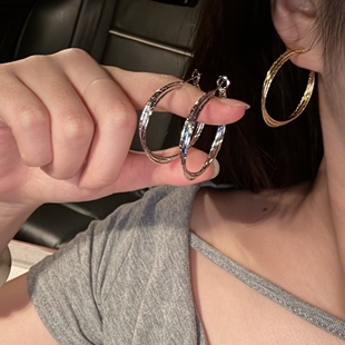 冷淡风金属圈圈耳环女轻奢高级感气质大耳圈圆圈耳钉素圈耳饰耳扣