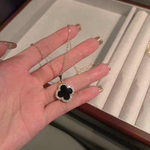 四叶花项链女高级设计感小众锁骨链2025新款潮气质颈链网红配饰