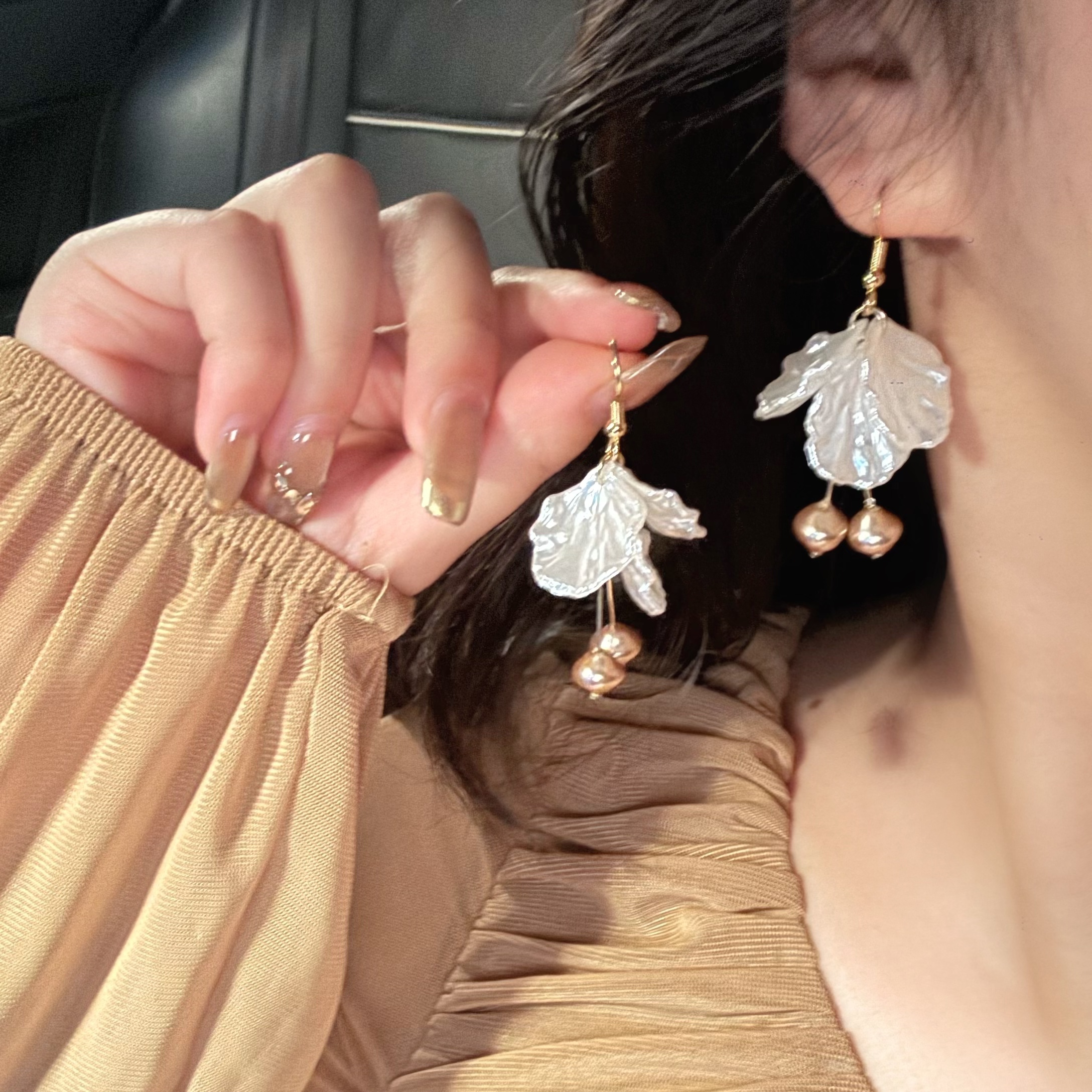 度假风白色贝壳花瓣流苏珍珠耳环高级感气质耳钉新款爆款耳饰耳夹