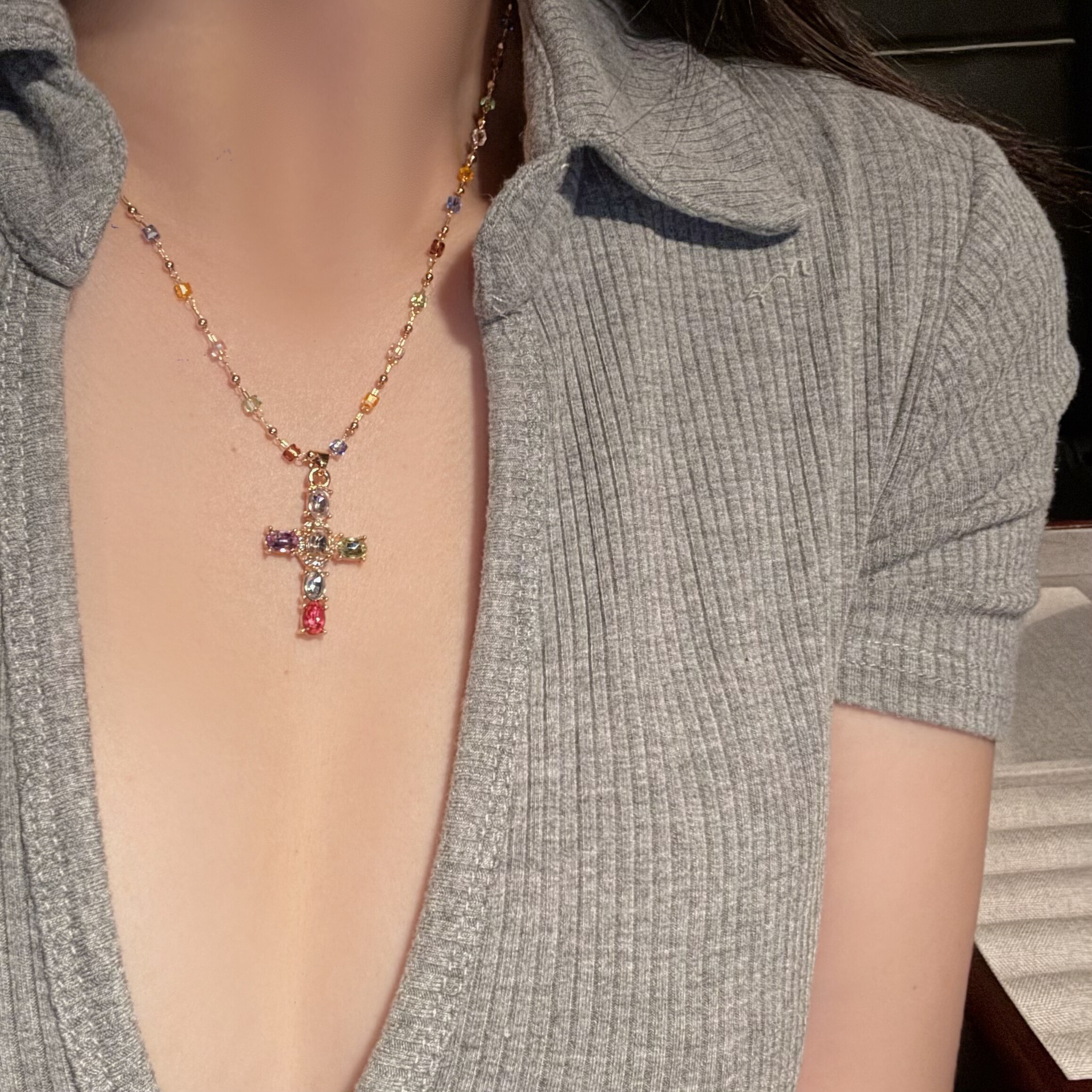 方圆同款多巴胺彩色十字架项链女小众设计锁骨链度假风颈链配饰图片