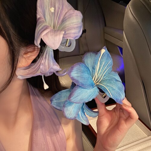 氛围感唯美百合花抓夹气质度假海边拍照高级感后脑勺盘发鲨鱼夹