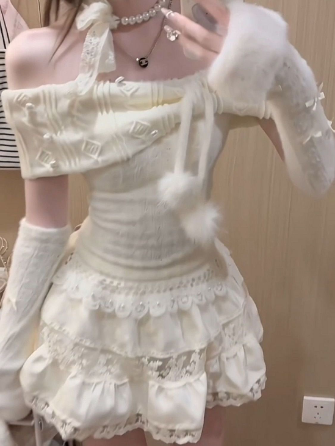 纯欲甜辣妹一字肩长袖上衣女春秋新款蕾丝拼接设计感短裙两件套装