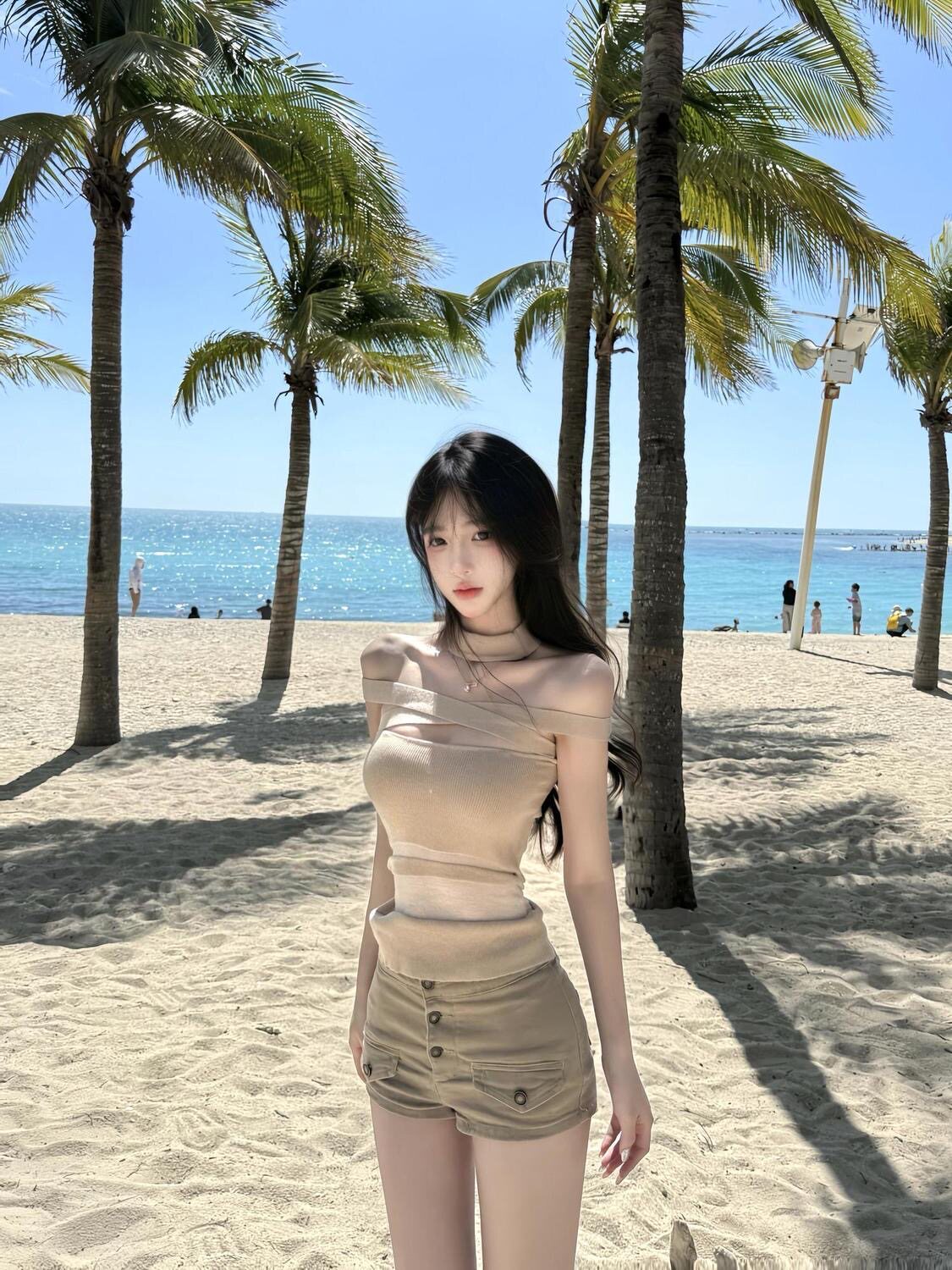 【美神降临】 杏色毛织拼接漏肩t恤女收腰性感气质上衣+丰胯短裤