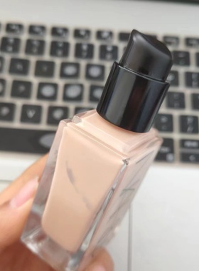 瑕疵款！美国*si粉底液30mL  70%养肤精粹成分