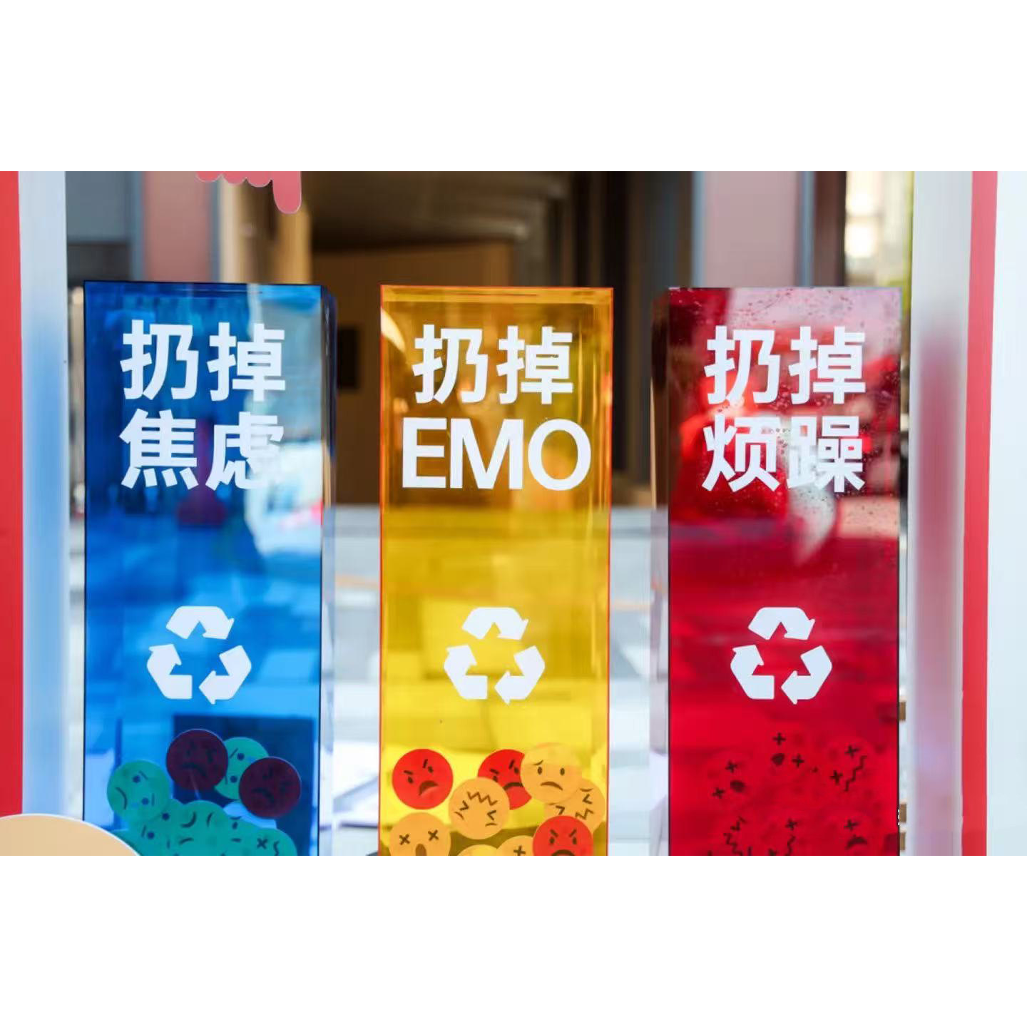 亚克力展示收纳箱透明情绪垃圾桶抽奖箱展示台彩色手办防尘罩定制