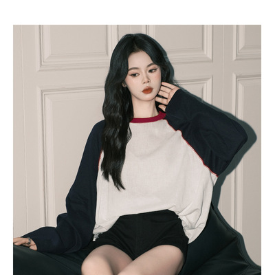 OUNI简约撞色插肩休闲长袖打底女