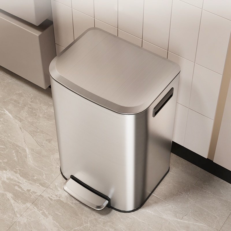日本厨房不锈钢垃圾桶家用2025新款脚踏式大容量带盖客厅轻奢高档