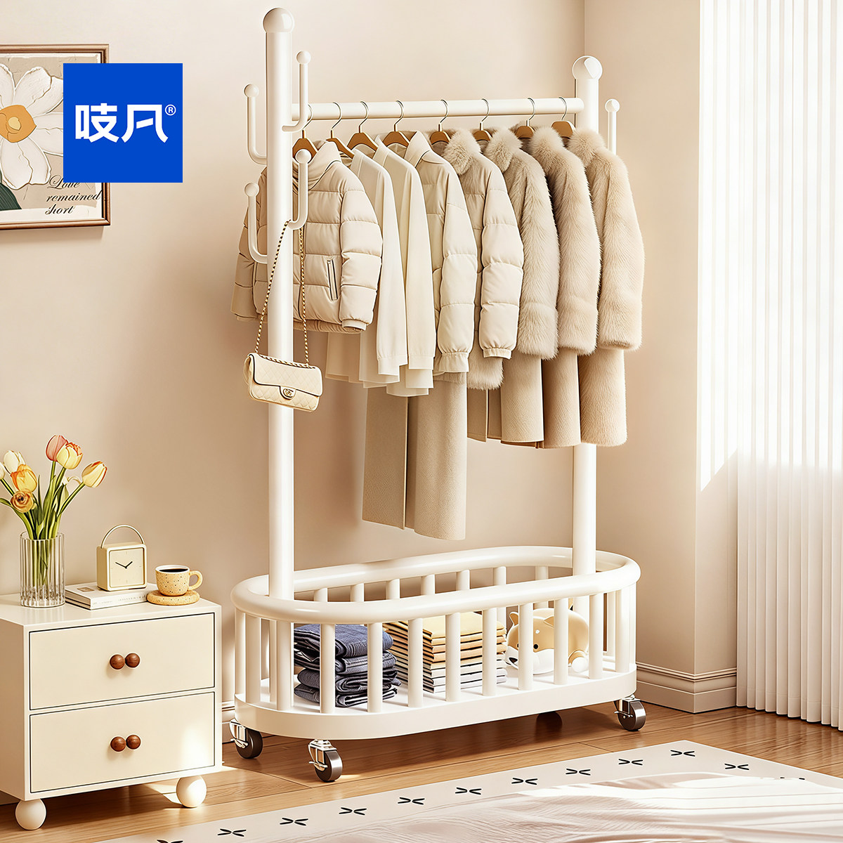 日本衣架落地卧室挂衣架家用室内轻奢晾衣服置物架房间简易衣帽架