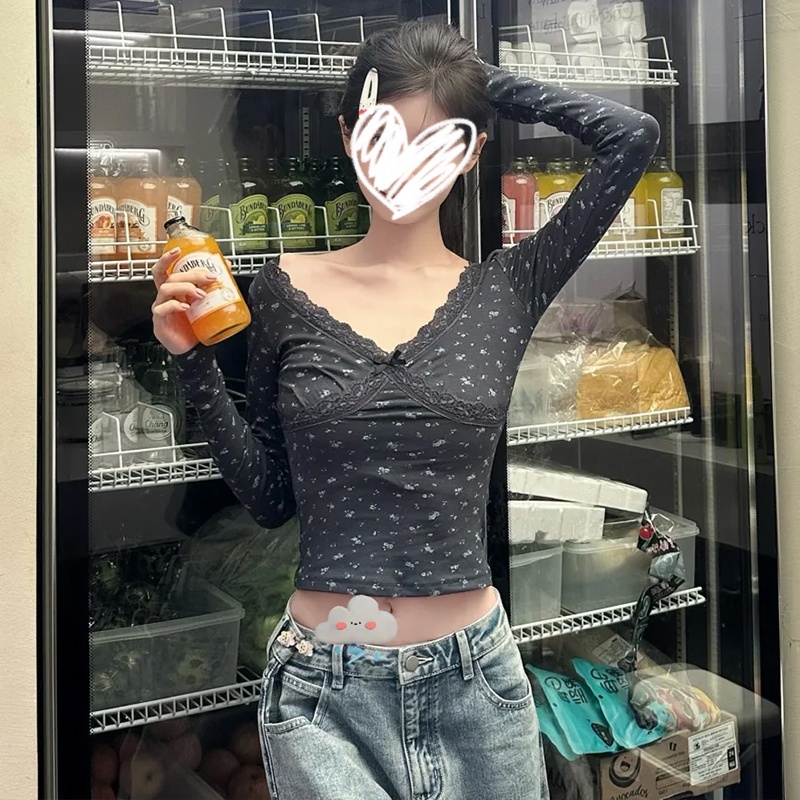 韩系辣妹蕾丝拼接v领碎花长袖t恤女秋冬新款超好看内搭打底衫上衣