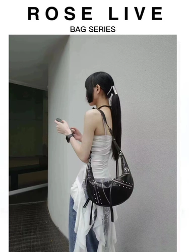 Rose Live2024 Spring Новая женщина Adeea Glores Locomative Bag Lazy Crossbody Nishe Сумка для пельмени