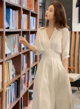 小众设计感高端连衣裙女夏季白色v领设计气质时尚显瘦中长裙子