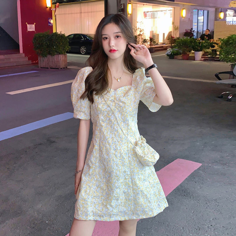 法式碎花泡泡袖连衣裙女设计感夏季新款小个子甜美辣妹气质短裙子