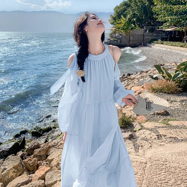 露肩挂脖长袖连衣裙女春夏新款海边度假高级感绝美仙女沙滩裙