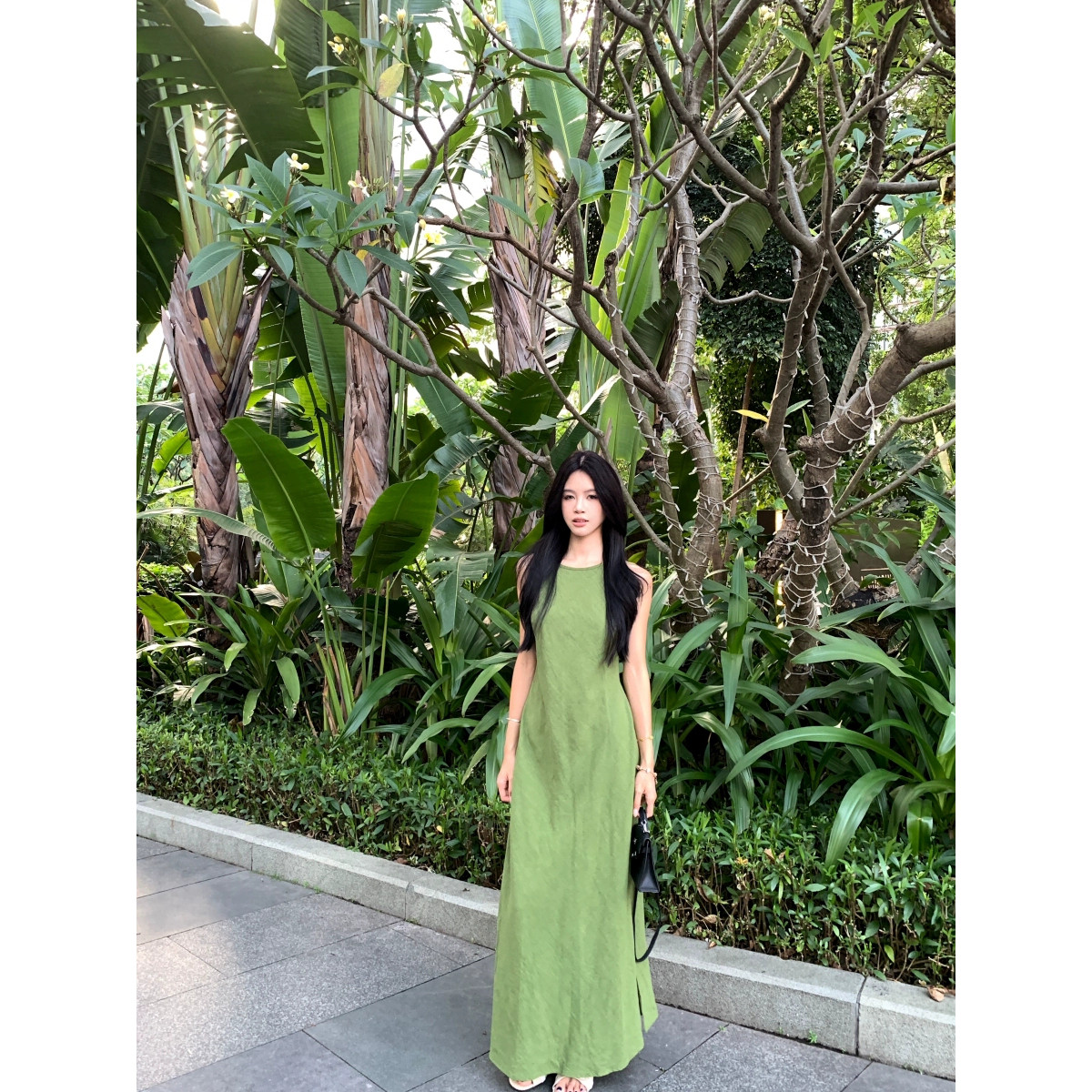 法式气质高级感无袖背心连衣裙女装夏季绿色复古收腰开叉裙子长裙