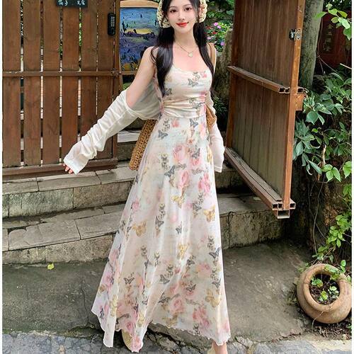 法式气质收腰碎花吊带连衣裙女夏季2025新款小众显瘦海边度假长裙