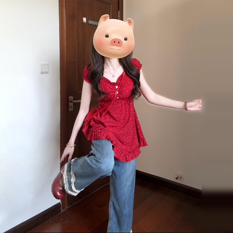 小个子红色波点v领连衣裙