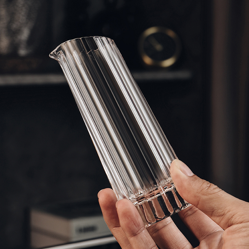 高颜值竖纹白酒杯分酒器套装