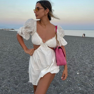 三亚海边沙滩度假风连衣裙V领露胸侧漏空露腰性感短袖A字短裙女夏